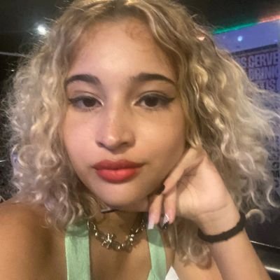 maryykmc's profile picture. i'm either horny or depressed or an unholy mix of both