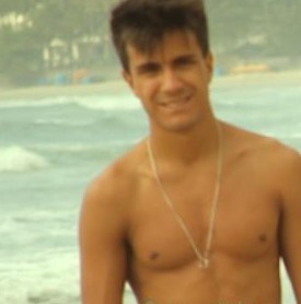 Pe Lu,alguns dizem que meu sonho é impossível.Mais depois percebi que ele era você.Em todas as línguas,Obrigado.Lutando por um sorriso desde:13/08/2011.