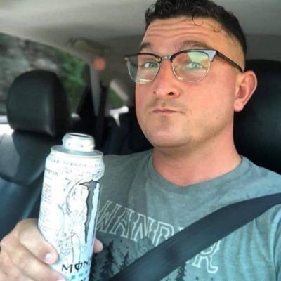 Single gay 🏳️🌈. I’m actually not funny .I’m just really mean but people always think I’m joking just send me a message and you will know more about me 👌
