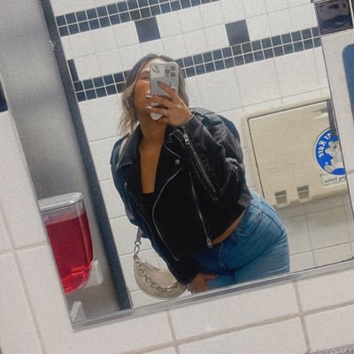 karenenii's profile picture. NI/CA 🌴🌼 | ♍️ | Never a failure, always a lesson.