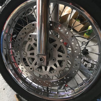 元自動車整備士で休日の暇つぶしにバイク整備してます