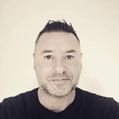 papa van 2 (boy and girl), getrouwd met de liefste, altijd in voor een praatje. Feyenoord is mijn passie.