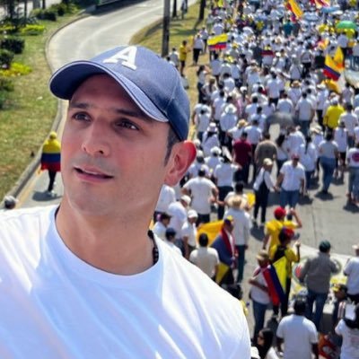 Dios primero | Abogado, opositor al Dictador de Colombia.   Bienvenidos al Team Arizabaleta 🧢