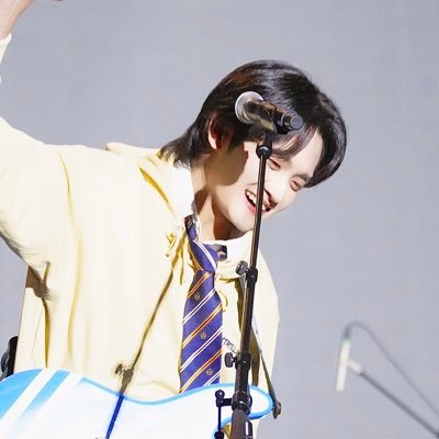 오뉴월의 멍멍구or너구리(뉴구) / 첫콘(Y), 반석산(잔디석) / 루시 노래를 좋아하는 대딩 왈왈이 입니다! 올프같은 원프입니다!