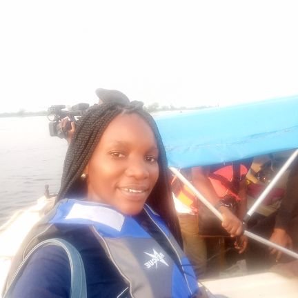 Journaliste reporter, présentatrice des éditions d'informations à la radio @Topcongo, co-présentatrice de l'émission environnementale Top Vert