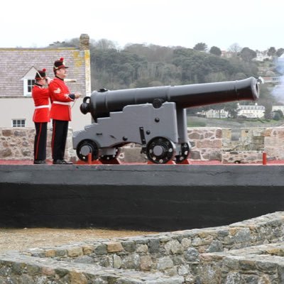 unofficial/parody account of #Guernsey ‘s noon-day gun💥 Reminding you of midday 😉