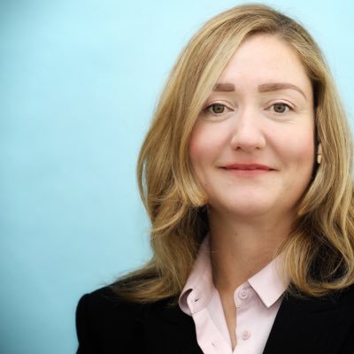 Hic et nunc | Passée par le conseil, la distri, le paritarisme, l’associatif et la prospective … l’amour du risque 🤫 |