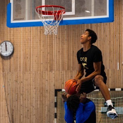 C/o 2025 ━ Height 6’6 ━ 6’10 Wingspan ━ 188 lbs ━ Forward ━ https://t.co/7hcKiRkpaa…
