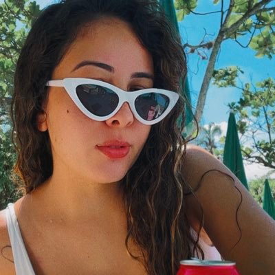 mandaaiii's profile picture. cansada.  insta: @iinstamanda