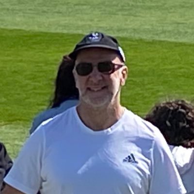 Horse racing enthusiast, small ownership shares with McEvoy Mitchell Racing. Collingwood fan 🖤🤍 & love music especially Bob Dylan.