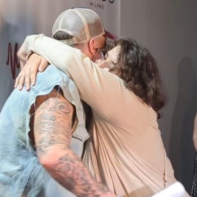 Dunkina95's profile picture. Al mondo non esiste nessuno come te
che mi guardi con gli stessi occhi tristi
quando fuori c'è il sole 🌈🥹

█████████100% BlueFan 💙