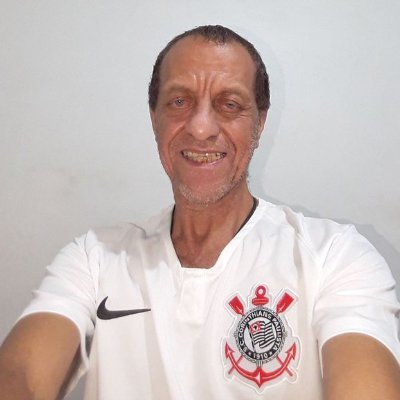 Eu sou o homem que mais segue contas, eu sou o homem que vai seguir 10.400 contas diferentes!