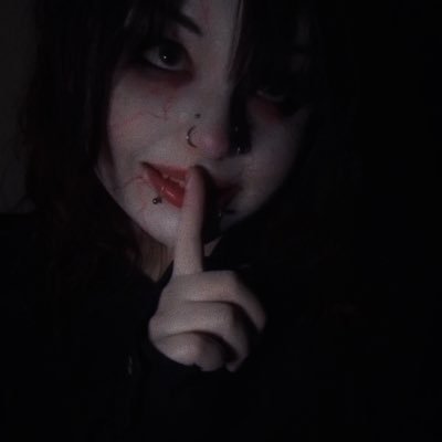 |currently rotting upon request | dumb as shit | I love buggies 🐜🪰🐝| INFP-T| 🇨🇦 |