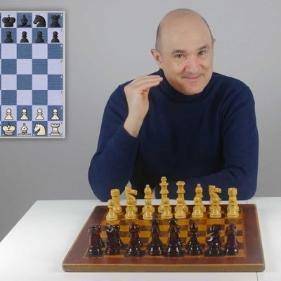 Creador del proyecto educativo La vuelta ajedrecista a España. Profesor de ajedrez y de música. Autor del libro “¿Sabes jugar al ajedrez, papá? “