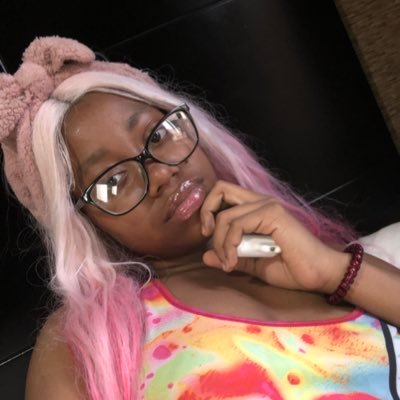 ~Upcoming Female Artist🎤 -New York 🔗🗽 -Capricorn😏♑️🏖 -Bi🥵🏳️🌈 -Married 💙👩🏽❤️💋👨🏿