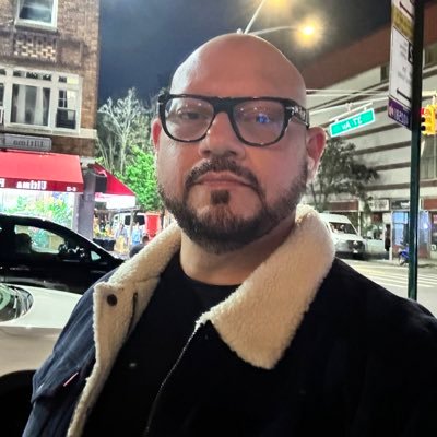 Colombian 🇨🇴 🇺🇸 American in NYC. Sub-Bottom Bear 🐻 Love guys' sweaty barefeet 👣 dick~cum lover 💦 **IG: @nycfrankkie 12.5 👣 No Ca$h either way