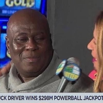 Am Dave Johnson the Winner of $298.3 Million from Powerball Lottery. I am given out $30,000 to my first 2k followers💰💰