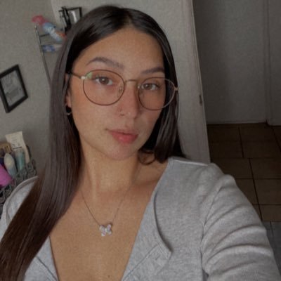 Hi 💜 just a girl that like playing games badly and drinking online with friends sometimes. Follow me on twitch 🌹 https://t.co/IBwYfZ4kBY