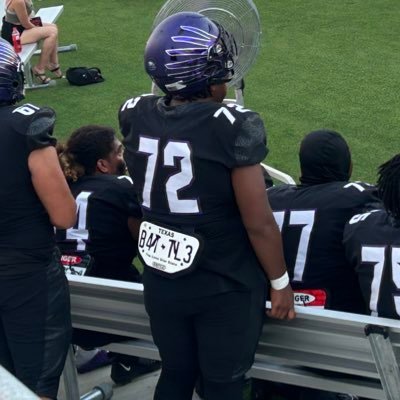 280 | 6’1 | DT | ‘25 | Crowley High School | Student/Athlete | 2.5GPA | Contact: (817)829-5103 | simsdaveion6@gmail.com #CrowleyTough🦅🦅 @CtownEaglesFB