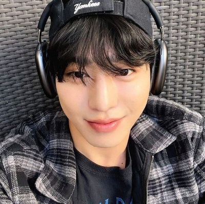 ﹫ 𝘆𝗼𝗼𝗻𝗴𝗶: 𝖼𝗈𝗆𝖻𝗂𝖾𝗇 𝖾𝗌𝗍 𝗆𝗈𝗇 𝗮𝗺𝗼𝘂𝗿 𝗉𝗈𝗎𝗋 𝗍𝗈𝗂.
cw: sg namsoon
