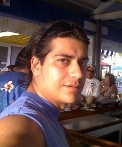 Soñador, apasionado, aventurero, haciendo de este mundo un lugar mejor y disfrutando con los seres que viven en el... ...
