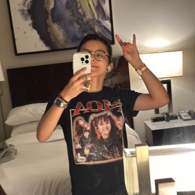 Just an average Kitsune who loves Moa more than anything 🥰 | Non-binary | Vet 🐕 | Skate🏂 | Drumming 🥁 | Anime and Star Wars make me happy :-)