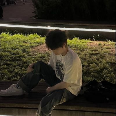 bebzom's profile picture. 