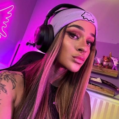 Neopolitian haired streamer and face kicker.  Sometimes does podcasts with @feistymuneca  (Roleplay account, no affiliation with the real Dakota Kai)