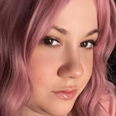 Small Twitch streamer hoping to grow her platform, Oh, is also obssessed with Alice In Wonderland