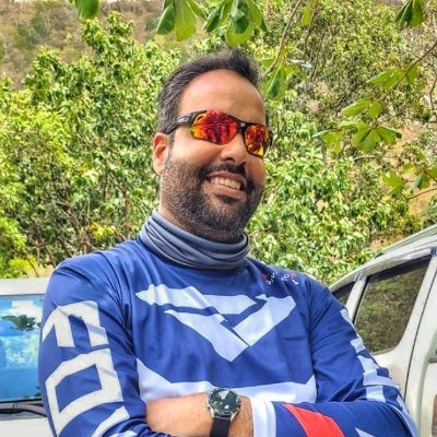Padre, Esposo, Mercadólogo, Hotelero, Realtor, Ciclista, Músico y Dominicano