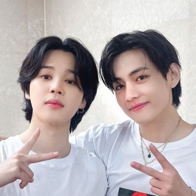 #방탄소년단: HOME ♡ in a strong and lovely relationship with vmin. All Taetae’ songs enthusiast. 🤍 0613