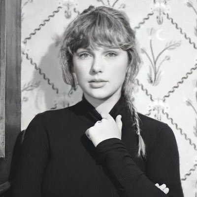 folkrush13's profile picture. My mind turns your life into folklore.