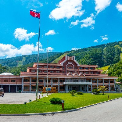 朝鮮民主主義人民共和国を旅する風景画像／🌸美しい自然風景🏢都市🔔史跡⚒️社会主義的スポット🚃鉄道・乗り物🍴グルメ／管理： @yono_suna