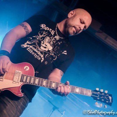 Guitarist @ Snurfu https://t.co/D4BBgBo3fw 🎸Guitar tech Luthier @ Portier & Gaudin SA https://t.co/qlh36q2i6x