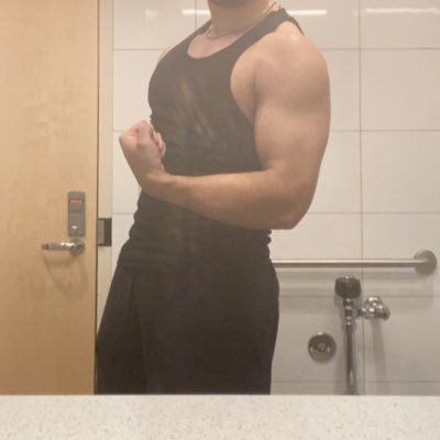 LilFlexSeal420's profile picture. keep it 99 because i be lying