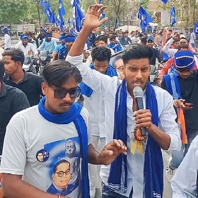 साहस ही स्वतंत्रता पाने की राज है, ओर साहस पैदा होता है, व्यक्तियों के एक दल में परिवर्तित होने से।