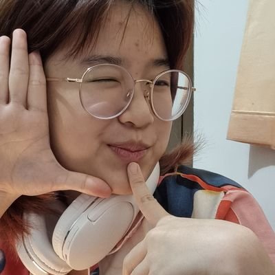 Feliciasalim23's profile picture. cerita2 bucin disini g ad yg bener