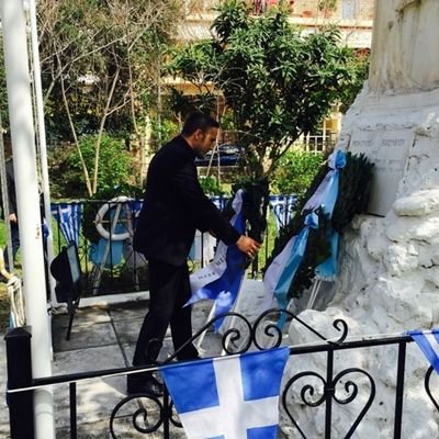 Αν δεν κάνεις θυσίες για τις Ιδέες σου ή οι ιδέες σου δεν αξίζουν ή εσύ Ezra Pound