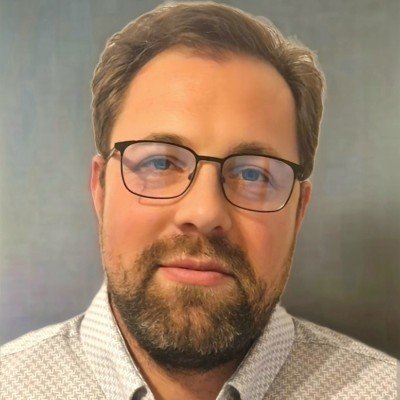 Fabio Pavanello is a CNRS photonic researcher at the CROMA laboratory working on security, neuromorphic computing, and communications.