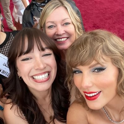 mama kim swiftie from day 1 @lostintays mom. Taylor called me MOM ❤️❤️