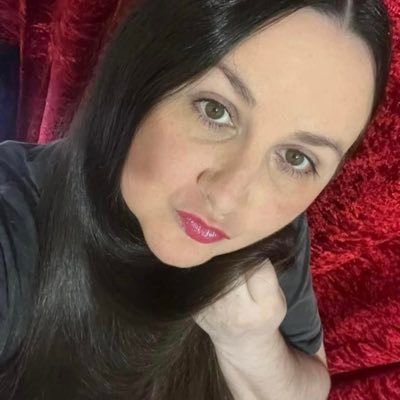 lynnem18's profile picture. RESERVED