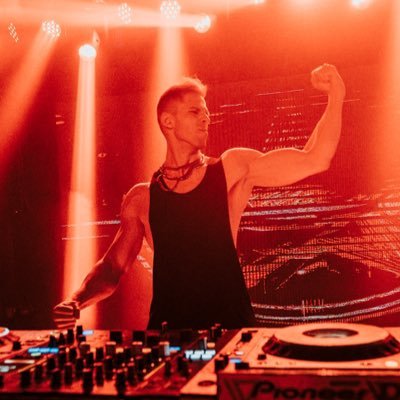 Artist/Beast MGMT: @echomgmt @yalebehindtherail BOOKINGS: @yalebehindtherail