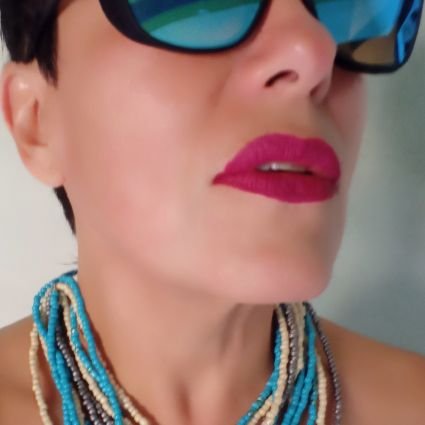 Diseñadora de joyas mexicanas, sin hacerme la muy -muy.