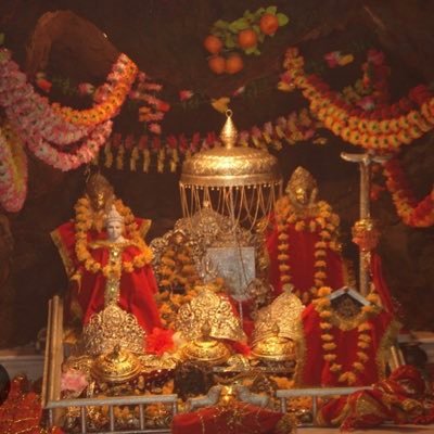 सूरज ना बन पाए अगर,बन के दीपक तु जलता चल! फ़ुल मिले या अंगारे,सच की राहों पे चलता चल! ज़िंदगी हर क़दम एक नयी जंग हैं! 🇮🇳👍💪🙏