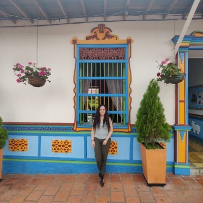 carolinadiazle's profile picture. Comunicadora Social -Esp.Gerencia TI
-Colombiana 🇨🇴
V i a j e r a ☄️