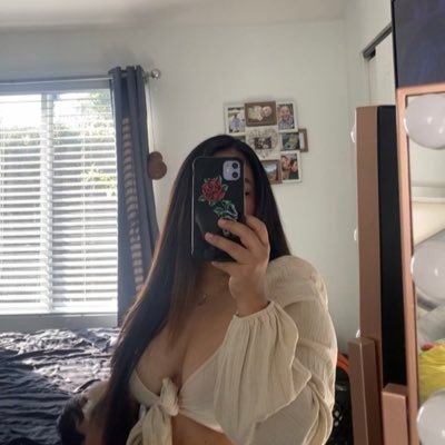 𝘚𝘩𝘰𝘳𝘵𝘺 𝘣𝘶𝘵 𝘢 𝘎𝘰𝘭𝘥𝘪𝘦 ✨