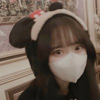 和 . (@___kzluv) Twitter profile photo