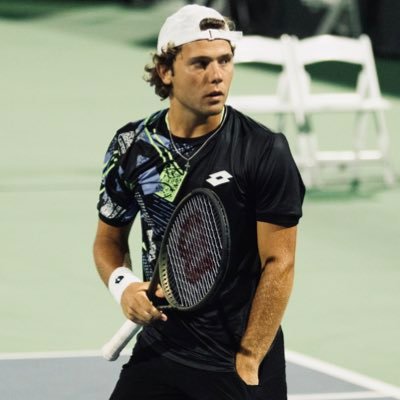 Pro tennis player, Illini