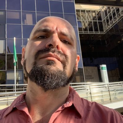 Humanista digital, aprendiz de todo y maestro de nada. Me hago pupa por callar. Mariposteo en @nikosillo.bsky.social #YoConPodemos #ValentíaParaTransformar
