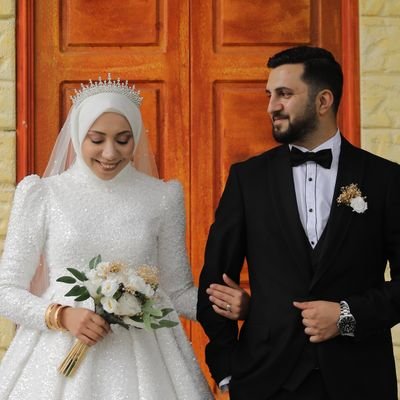 Arada bir yazar ama çoğu zaman yazamayan.
Siyahı Seven Renkli Biri ve
Şiir sever🌺
A.Cahit Zarifoğlu💕